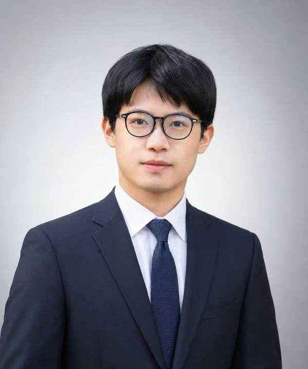 Portrait of Linqiang Guo